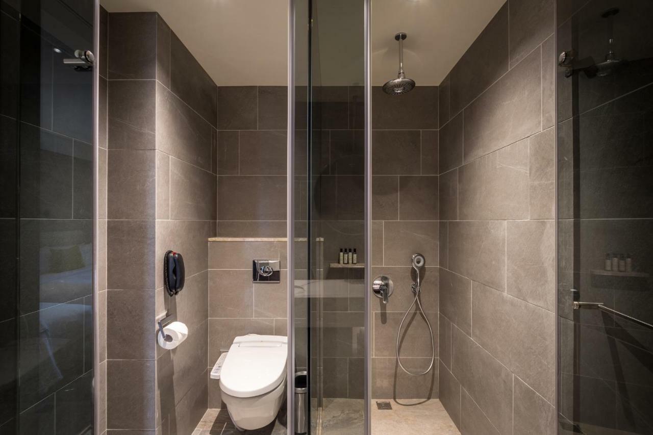 Park Lees Hotel Kao-siung Exteriér fotografie A shower room in a hotel